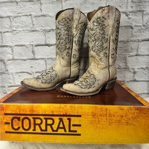 Corral Cream Embroidered Western Boots